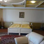 Gloria Palac 3*